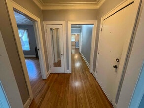 7931 S Manistee Ave, Unit 2N in Chicago, IL - Building Photo - Building Photo