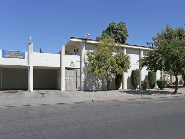 Bulldog Court in Fresno, CA - Building Photo - Building Photo