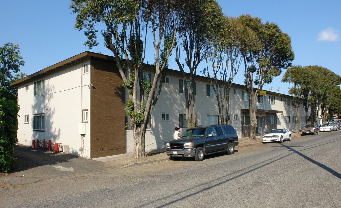 Woodland Park in East Palo Alto, CA - Building Photo
