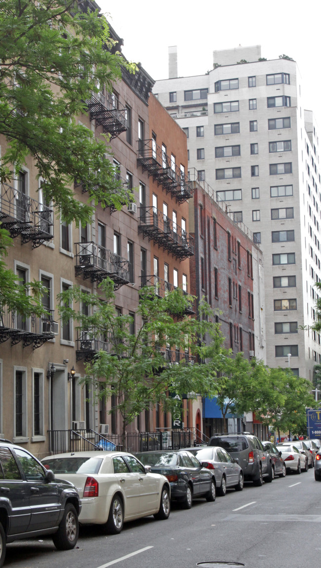 347 E 65th St in New York, NY - Foto de edificio - Building Photo