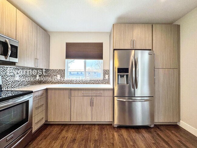 8130 W 10th Ave in Lakewood, CO - Foto de edificio - Building Photo