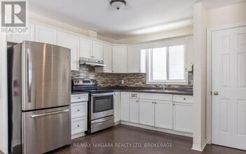 138 Carlton St in St Catharines, ON - Building Photo - Building Photo