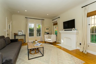 454 N Genesee Ave in Los Angeles, CA - Building Photo - Interior Photo