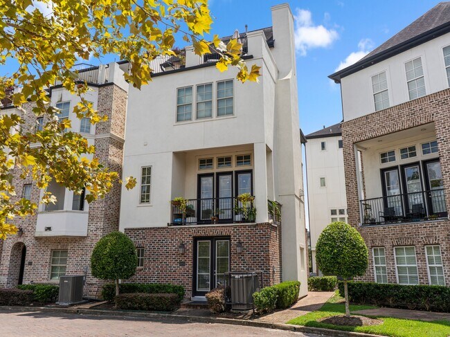 2032 Fannin Station S in Houston, TX - Building Photo - Building Photo