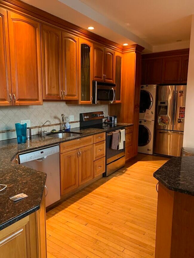 399 Washington St, Unit 4 in Brookline, MA - Building Photo - Building Photo