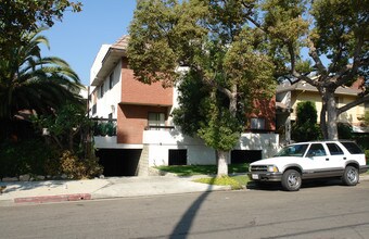 125 E Fairview Ave in Glendale, CA - Building Photo - Building Photo