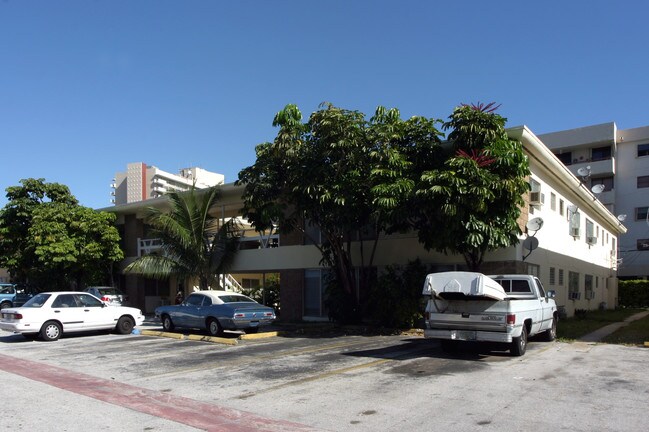 Park Place Nobe Apartments in Miami Beach, FL - Building Photo - Building Photo