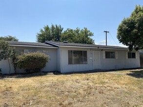 1136 Shasta St in Manteca, CA - Building Photo - Building Photo