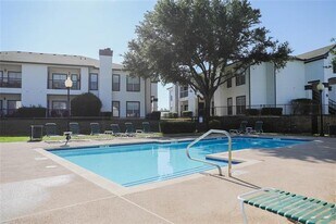 1600 N 9th St in Midlothian, TX - Building Photo