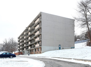 SpringHill Apartments in Akron, OH - Foto de edificio - Building Photo