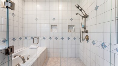 8622 Lloyd Tevis Dr in Truckee, CA - Building Photo - Building Photo