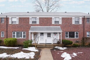 165 Manor Dr in Red Bank, NJ - Building Photo
