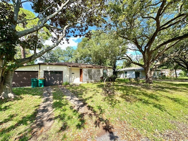property at 2810 N Houston Dr