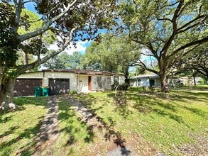 2810 N Houston Dr in La Marque, TX - Building Photo - Building Photo
