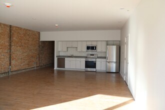 439 N Salina St, Unit 1 in Syracuse, NY - Foto de edificio - Building Photo