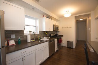 2253 N Janssen Ave, Unit 1R in Chicago, IL - Building Photo - Building Photo