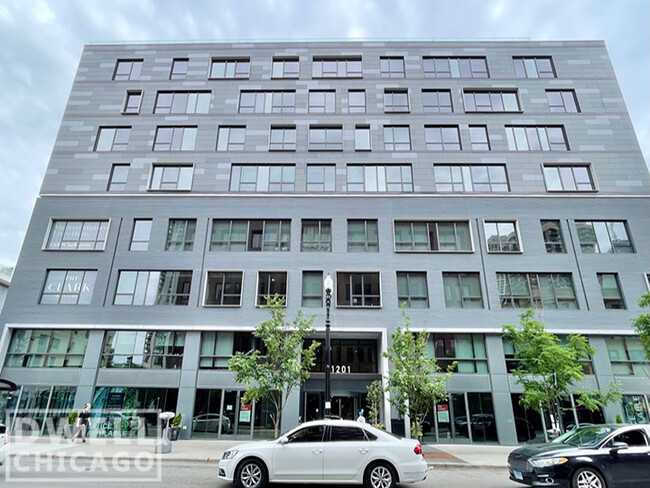 1200 N Dearborn St in Chicago, IL - Building Photo - Building Photo