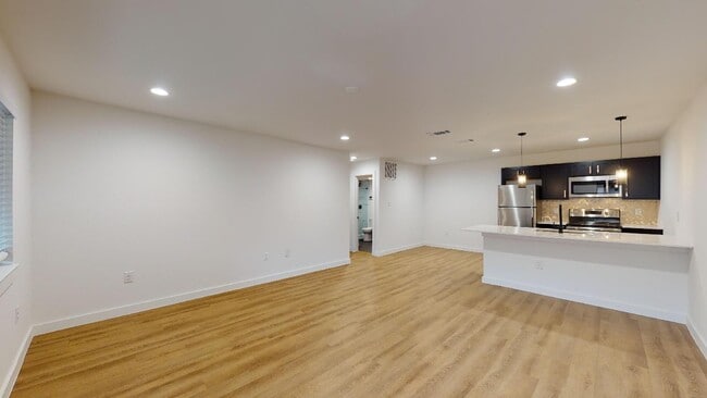 Live Oak Manor in Dallas, TX - Foto de edificio - Building Photo