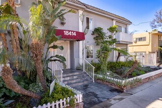 18414 Collins St in Tarzana, CA - Foto de edificio - Building Photo