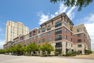 Caroline Post Oak in Houston, TX - Foto de edificio - Building Photo