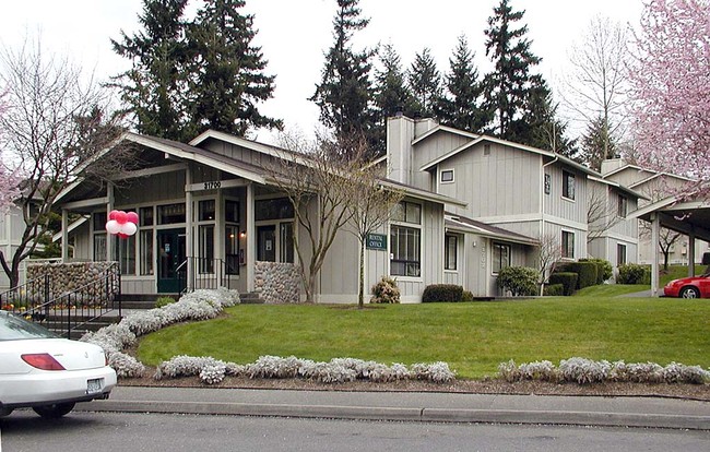 The Shores Apartments in Federal Way, WA - Building Photo - Building Photo