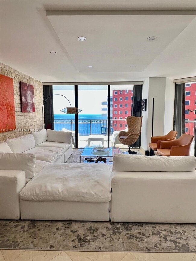 1581 Brickell Ave in Miami, FL - Building Photo - Building Photo