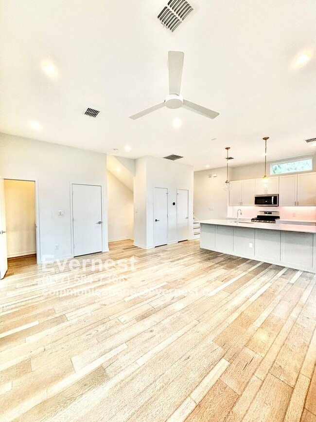 2528 N Fitzhugh Ave in Dallas, TX - Building Photo - Building Photo