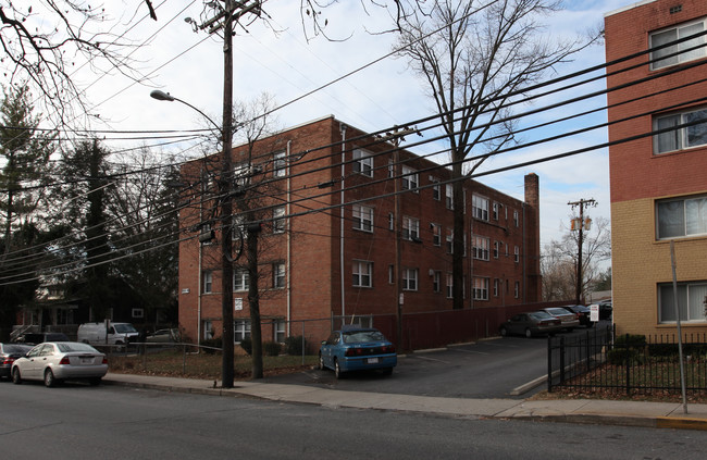 8604 Flower Ave in Takoma Park, MD - Building Photo - Building Photo