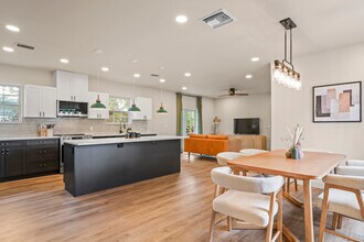 650 37th Ave NE in St. Petersburg, FL - Building Photo - Building Photo