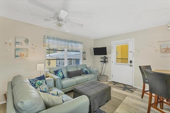 301 Avenida Madera in Sarasota, FL - Building Photo - Building Photo