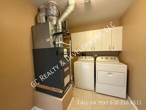 2878 Meadow Ln-Unit -Unit Z2 in Schaumburg, IL - Foto de edificio - Building Photo