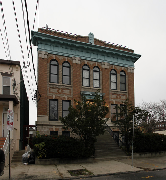 100 Sherman Pl in Jersey City, NJ - Building Photo - Building Photo