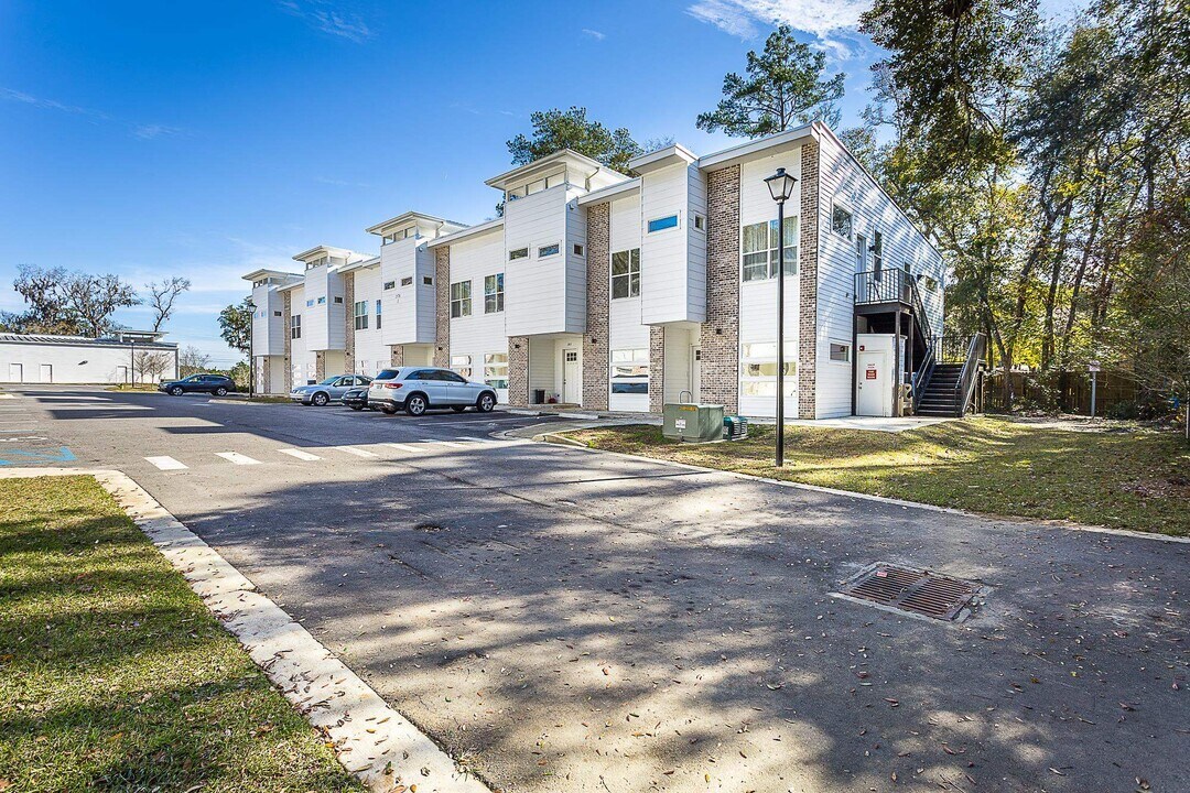 2170 Capital Cir SE in Tallahassee, FL - Building Photo