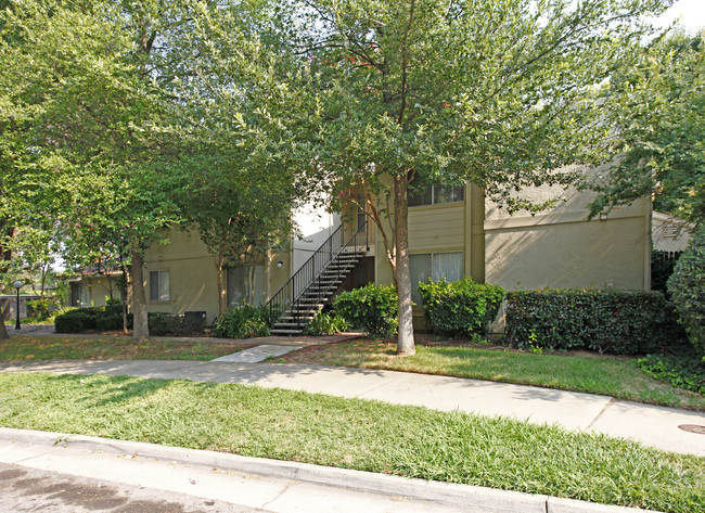 Foxwood Apartments in Citrus Heights, CA - Building Photo - Building Photo