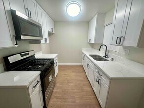 8127 Stewart and Gray Rd-Unit -03 in Downey, CA - Building Photo - Building Photo