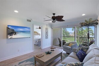 750 W Elkcam Cir in Marco Island, FL - Building Photo - Building Photo