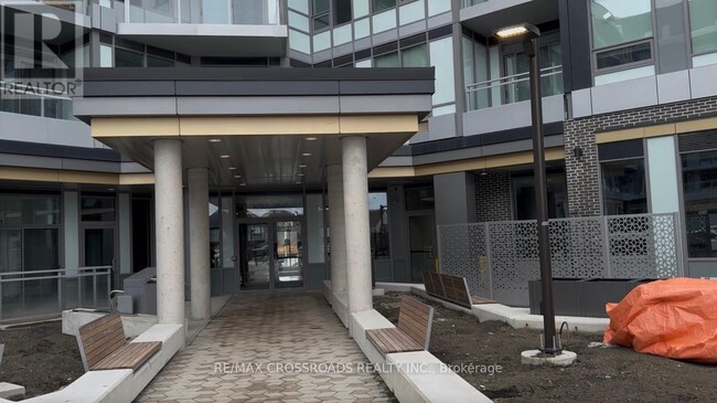2501-2501 Saw Whet Blvd. in Oakville, ON - Building Photo - Building Photo