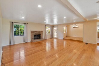 940 Black Mountain Rd in Hillsborough, CA - Building Photo - Building Photo