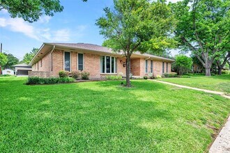 7641 El Pensador Dr in Dallas, TX - Building Photo - Building Photo