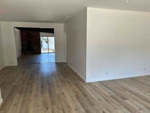 142 Laurel Ave in West Hollywood, CA - Building Photo - Building Photo