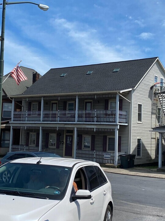 139 Main Street in Slatington, PA - Building Photo