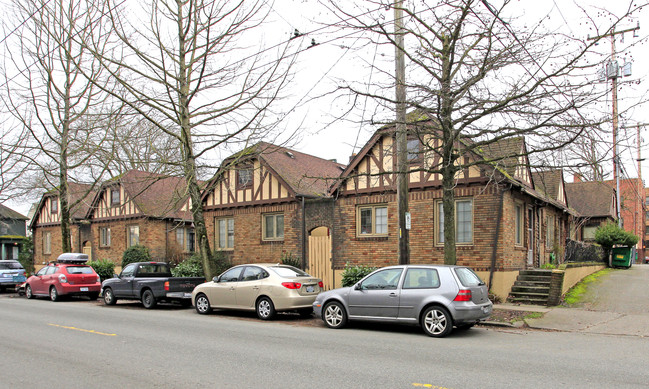 Theresa Renee Apartments in Seattle, WA - Building Photo - Building Photo