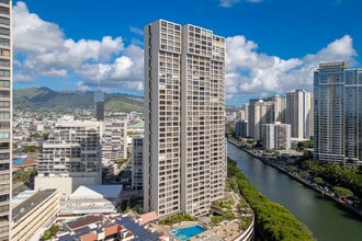 Yacht Harbor Towers in Honolulu, HI - Building Photo - Building Photo