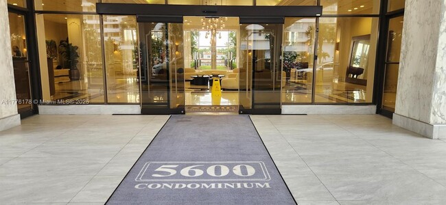 5600 Collins Ave, Unit #16Y in Miami Beach, FL - Building Photo - Building Photo