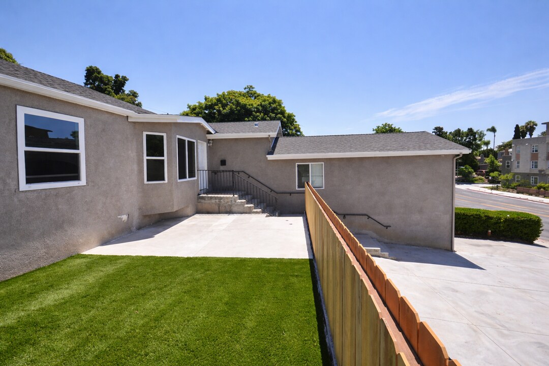 5045 College Ave in San Diego, CA - Building Photo