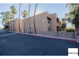 2625 E Indian School Rd in Phoenix, AZ - Building Photo