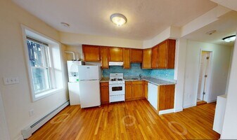 1054 Cambridge St, Unit 4R in Cambridge, MA - Building Photo