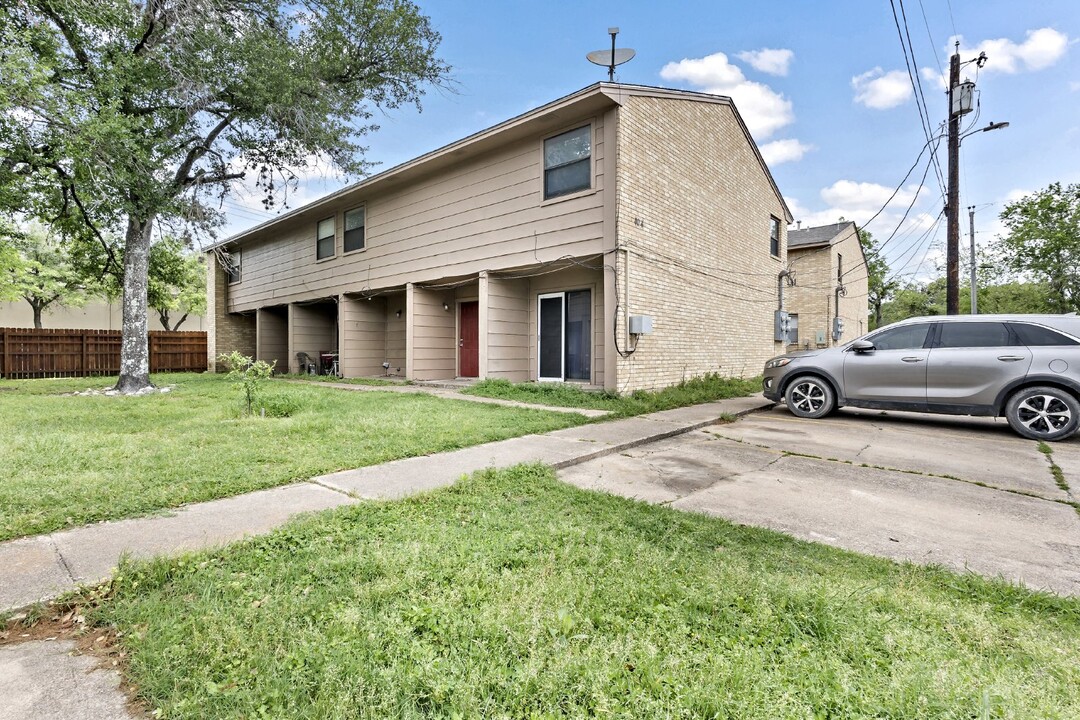 204 Lincoln Ave in College Station, TX - Building Photo