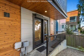 2024E NE 85th St, Unit E in Seattle, WA - Foto de edificio - Building Photo