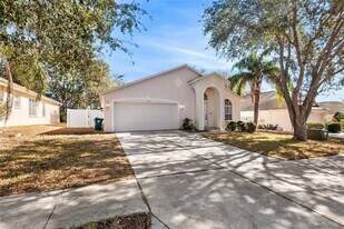 5033 Glenburne Dr in Spring Hill, FL - Building Photo